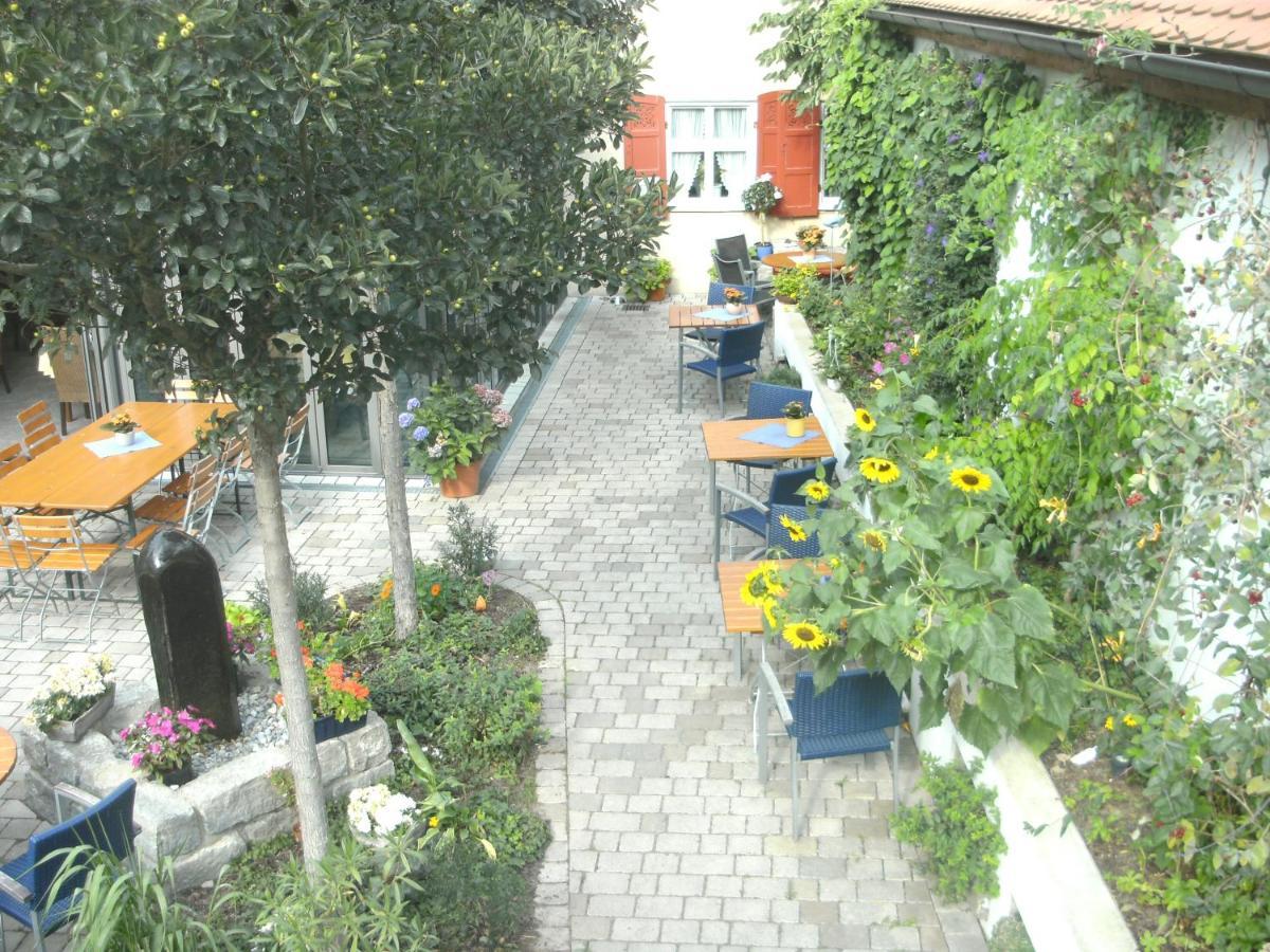 Hotel-Restaurant Goldenes Lamm دينكلسبهل المظهر الخارجي الصورة