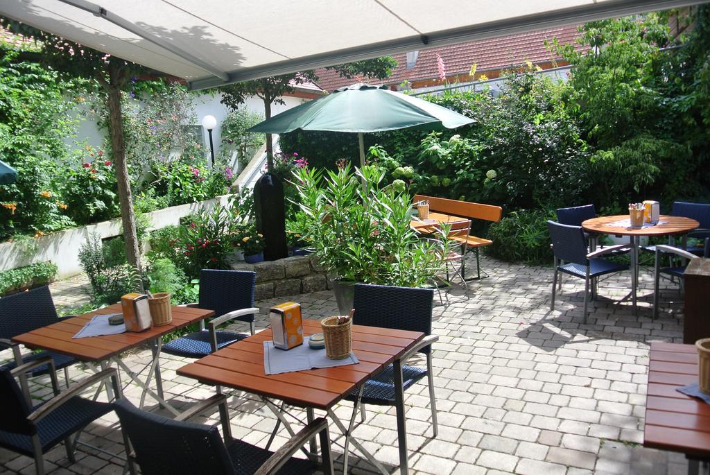 Hotel-Restaurant Goldenes Lamm دينكلسبهل المظهر الخارجي الصورة