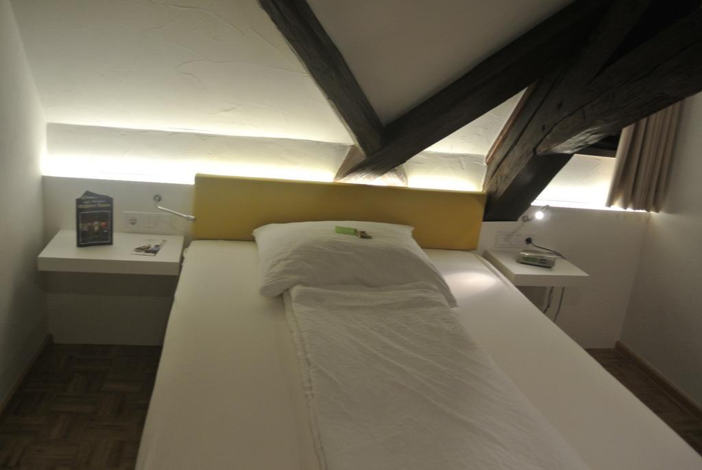 Hotel-Restaurant Goldenes Lamm دينكلسبهل الغرفة الصورة
