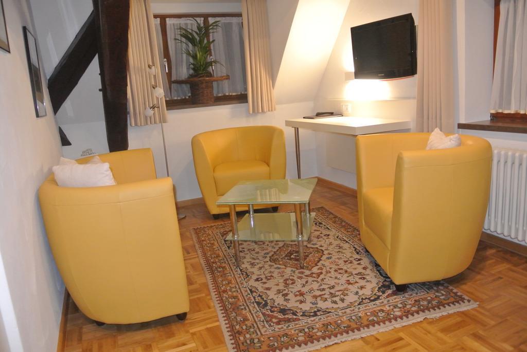 Hotel-Restaurant Goldenes Lamm دينكلسبهل المظهر الخارجي الصورة