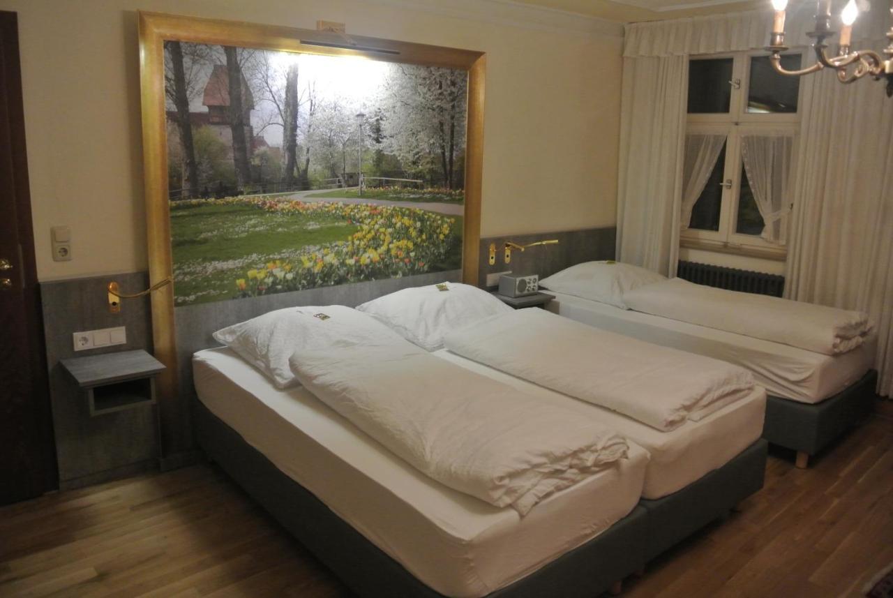 Hotel-Restaurant Goldenes Lamm دينكلسبهل المظهر الخارجي الصورة