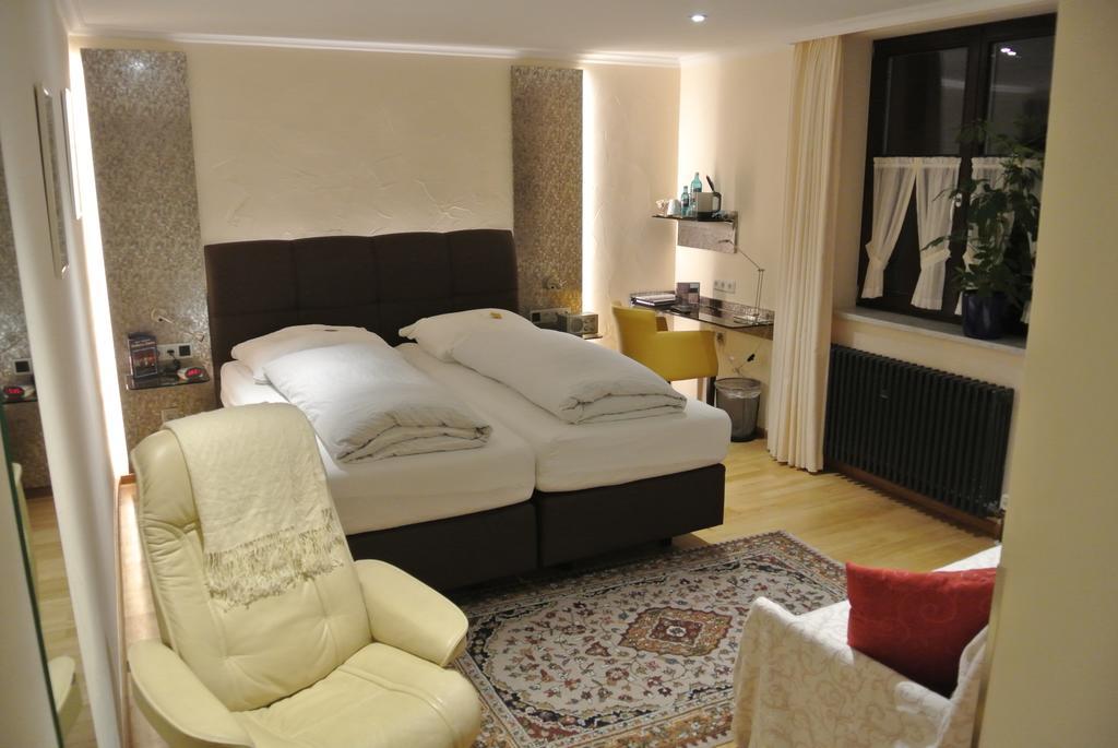 Hotel-Restaurant Goldenes Lamm دينكلسبهل الغرفة الصورة