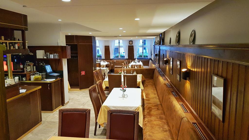 Hotel-Restaurant Goldenes Lamm دينكلسبهل المظهر الخارجي الصورة