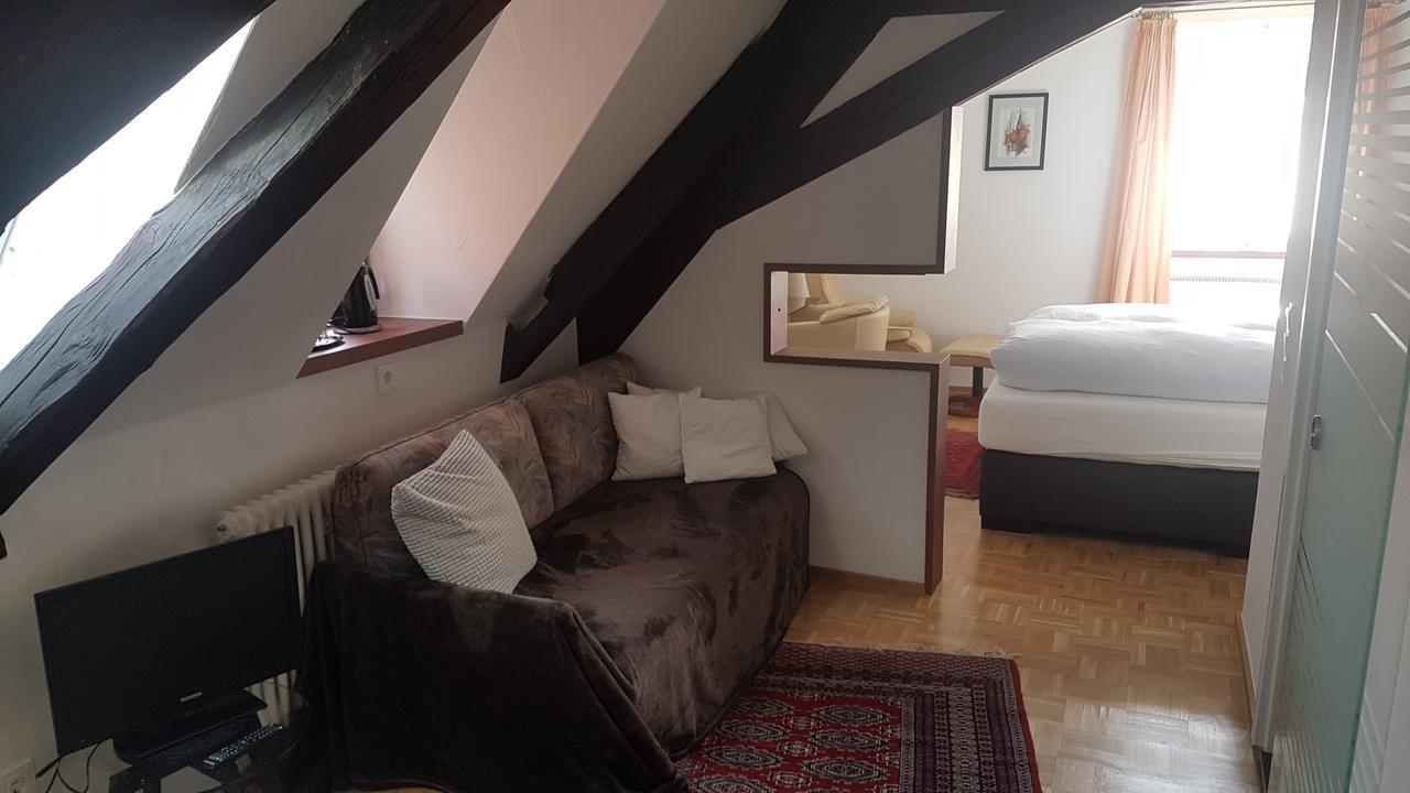Hotel-Restaurant Goldenes Lamm دينكلسبهل المظهر الخارجي الصورة