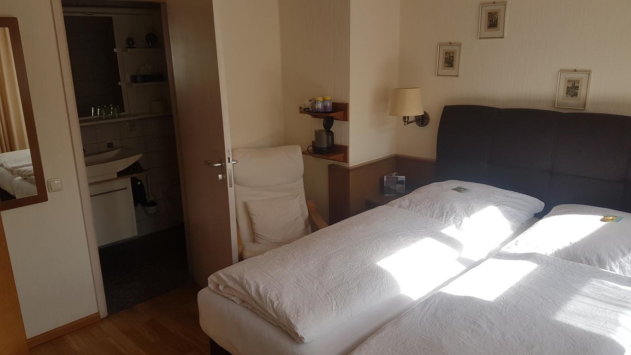 Hotel-Restaurant Goldenes Lamm دينكلسبهل المظهر الخارجي الصورة