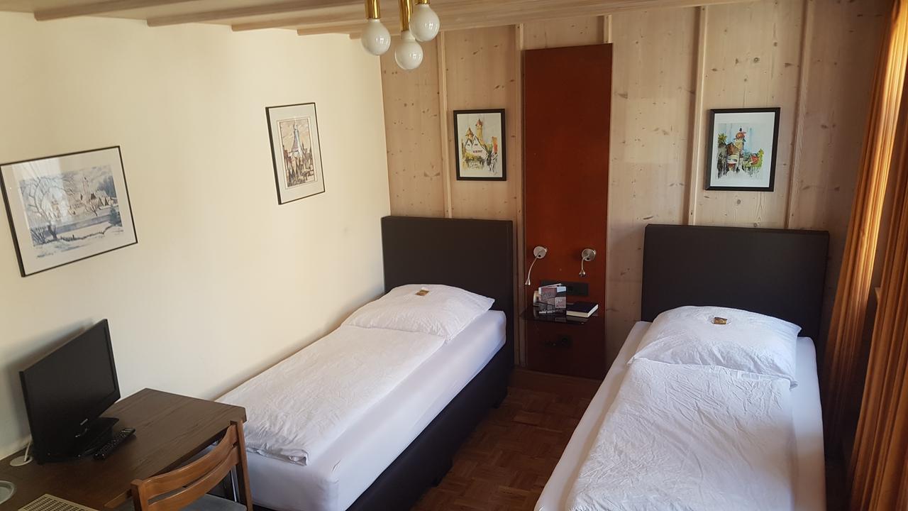 Hotel-Restaurant Goldenes Lamm دينكلسبهل المظهر الخارجي الصورة